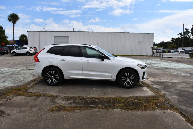 Used 2025 Volvo XC60 B5 Core AWD/4WD image 2