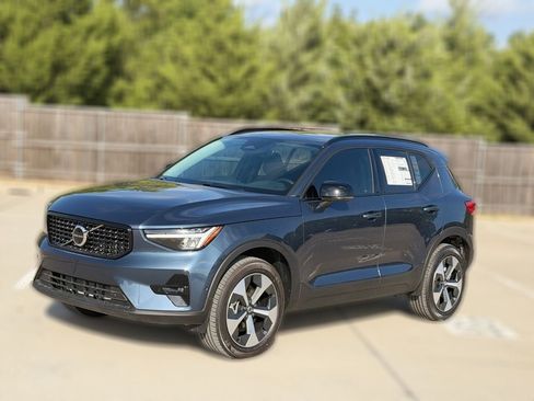 New 2026 Volvo XC40 B5 Plus AWD/4WD image 3