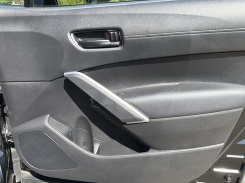 Used 2024 Toyota Corolla Cross AWD Hybrid w/ Moonroof Package image 14