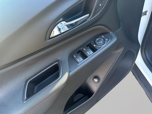 Used 2022 Chevrolet Equinox RS w/ Infotainment Package image 19