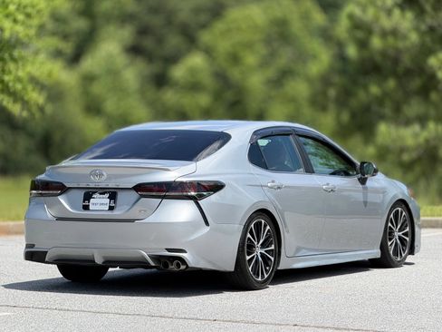 Used 2018 Toyota Camry SE w/ Convenience Package FWD image 11