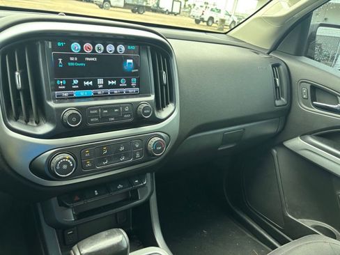 Used 2018 Chevrolet Colorado LT w/ LT Convenience Package RWD image 9