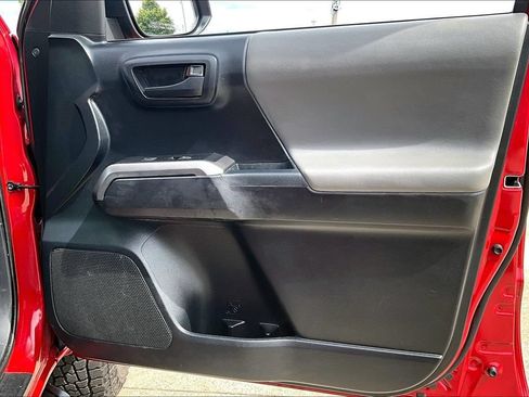 Used 2019 Toyota Tacoma SR5 AWD/4WD image 22