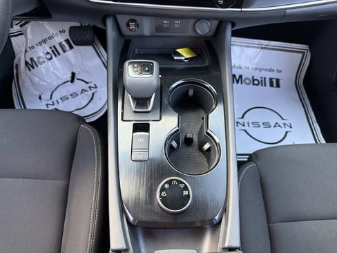 Used 2025 Nissan Rogue S AWD/4WD image 16