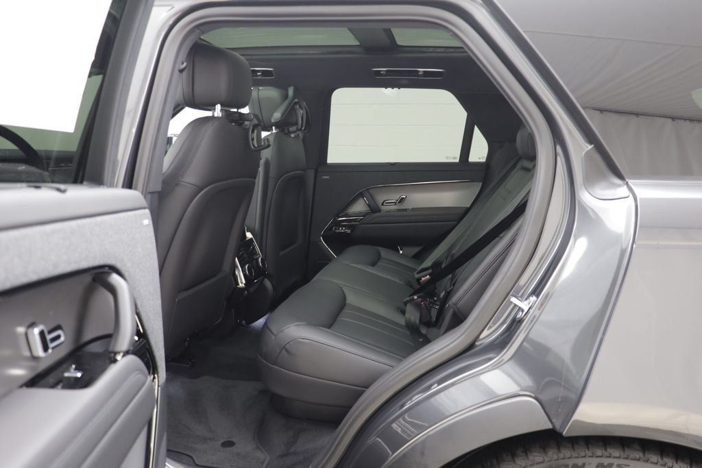 New 2026 Land Rover Range Rover Sport Dynamic SE AWD/4WD image 15