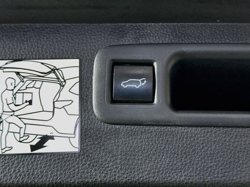 Used 2022 Toyota Highlander Bronze Edition FWD image 40