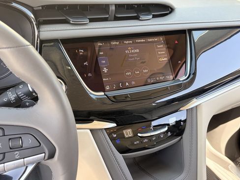Certified 2024 Cadillac XT6 Premium Luxury w/ Technology Package FWD image 27