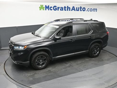 Used 2025 Honda Pilot TrailSport image 25