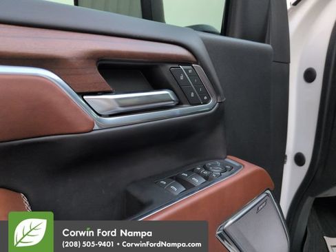 Used 2024 GMC Sierra 3500 Denali Ultimate AWD/4WD image 11