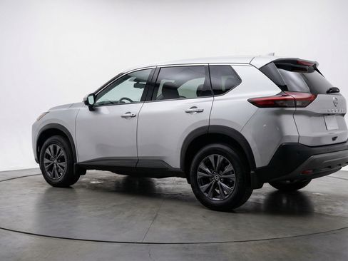 Used 2025 Nissan Rogue SV image 6