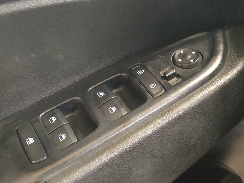 Used 2021 Hyundai Venue SE FWD image 27