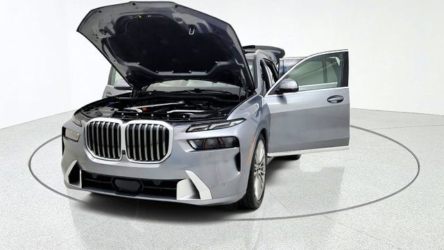 Used 2024 BMW X7 xDrive40i w/ Premium Package AWD/4WD image 13