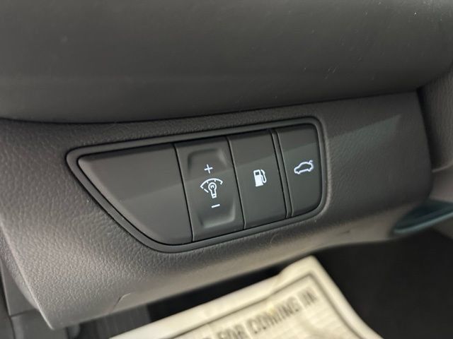 Used 2023 Genesis G70 2.0T AWD/4WD image 15