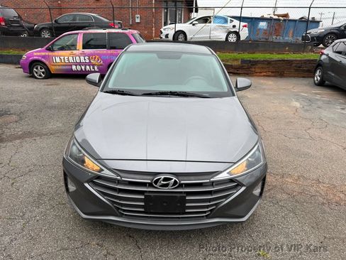 Used 2019 Hyundai Elantra SE w/ Cargo Package FWD image 2