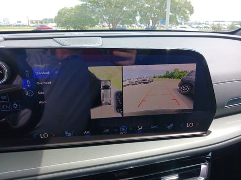 New 2025 Chevrolet Traverse LT w/ Enhanced Driving Package image 18