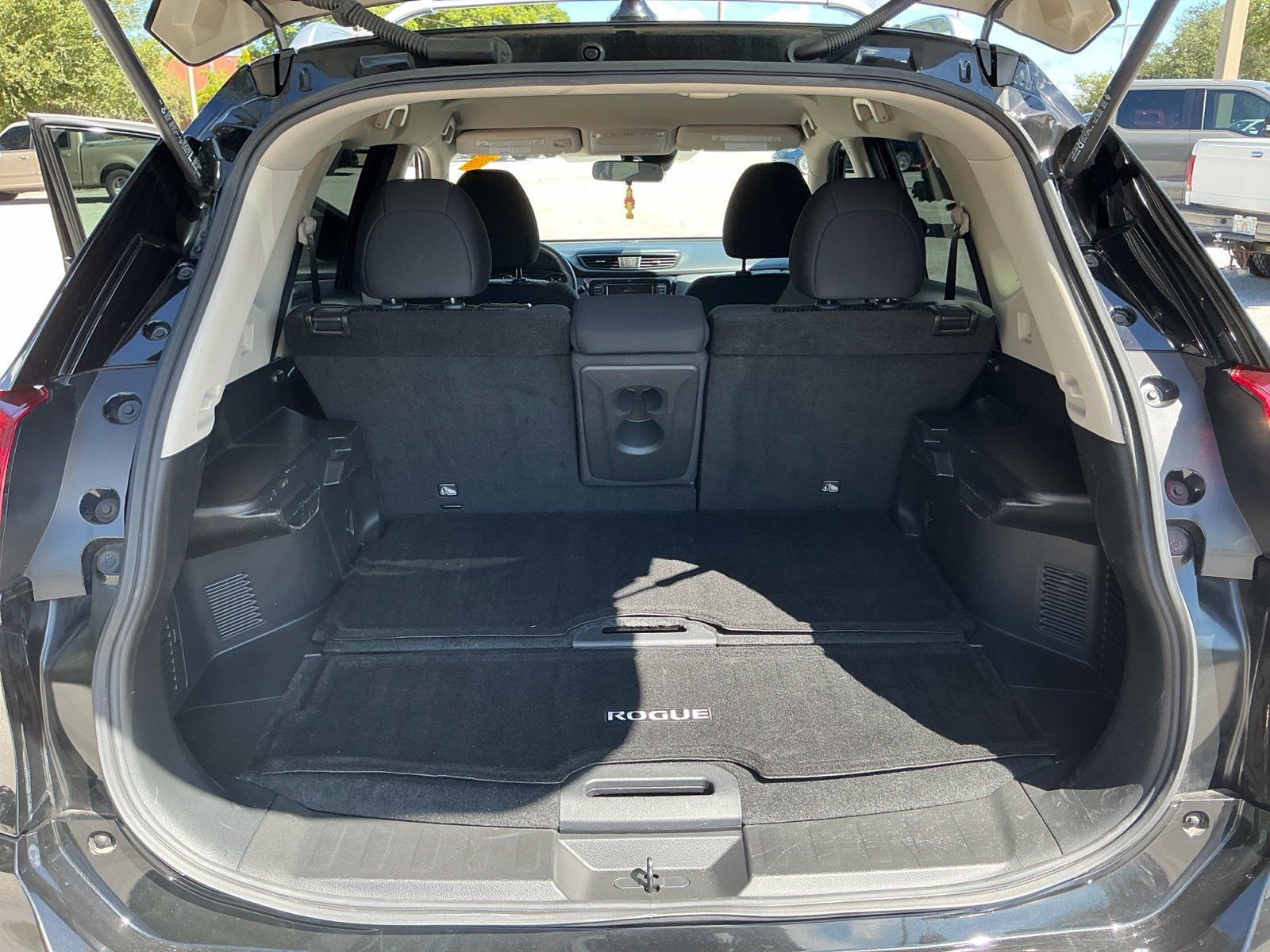 Used 2020 Nissan Rogue S w/ Special Edition Package FWD image 15