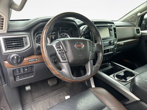 Used 2017 Nissan Titan Platinum Reserve RWD image 11