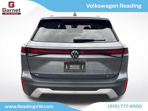 Used 2025 Volkswagen Tiguan SE AWD/4WD image 4