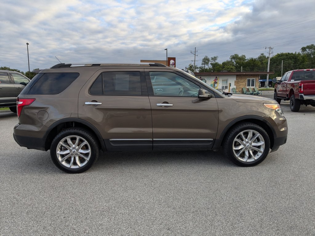 Used 2015 Ford Explorer XLT w/ Equipment Group 202B AWD/4WD image 4