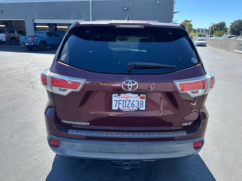 Used 2014 Toyota Highlander XLE FWD image 3