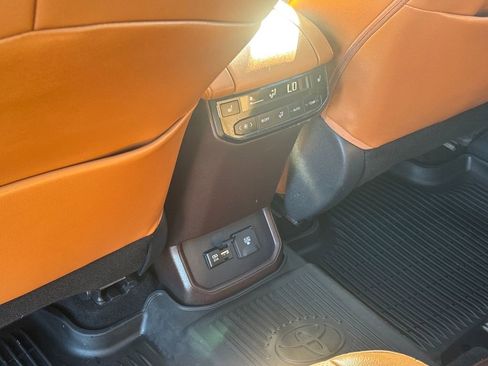 Used 2021 Toyota Highlander Platinum image 44