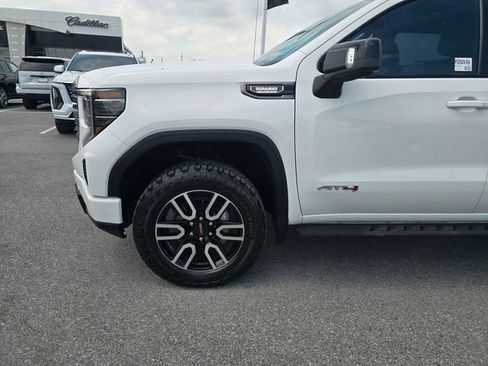 Used 2023 GMC Sierra 1500 AT4 w/ AT4 Premium Package AWD/4WD image 9