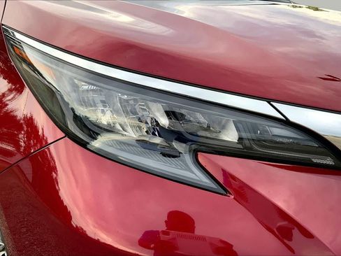Certified 2026 Toyota Sienna XLE FWD image 27