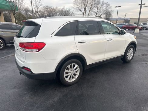 Used 2016 Kia Sorento LX image 3