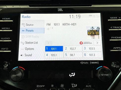 Used 2018 Toyota Camry XSE image 26