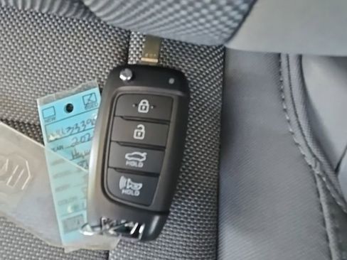 Used 2022 Hyundai Elantra SE image 31