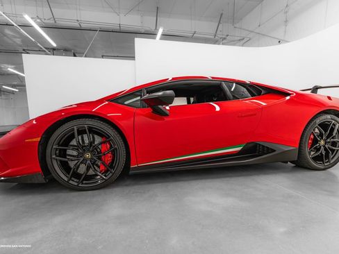 Used 2018 Lamborghini Huracan Performante AWD/4WD image 25