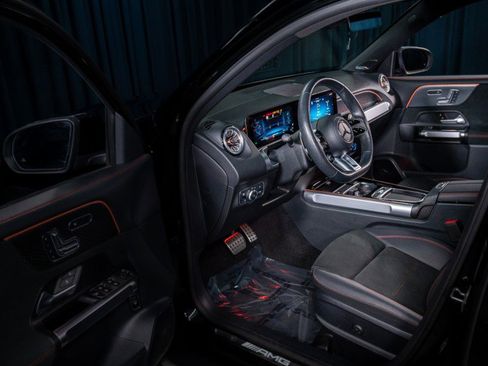 Certified 2025 Mercedes-Benz GLB 35 AMG 4MATIC image 10