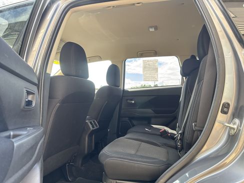 Used 2020 Mitsubishi Outlander ES AWD/4WD image 10