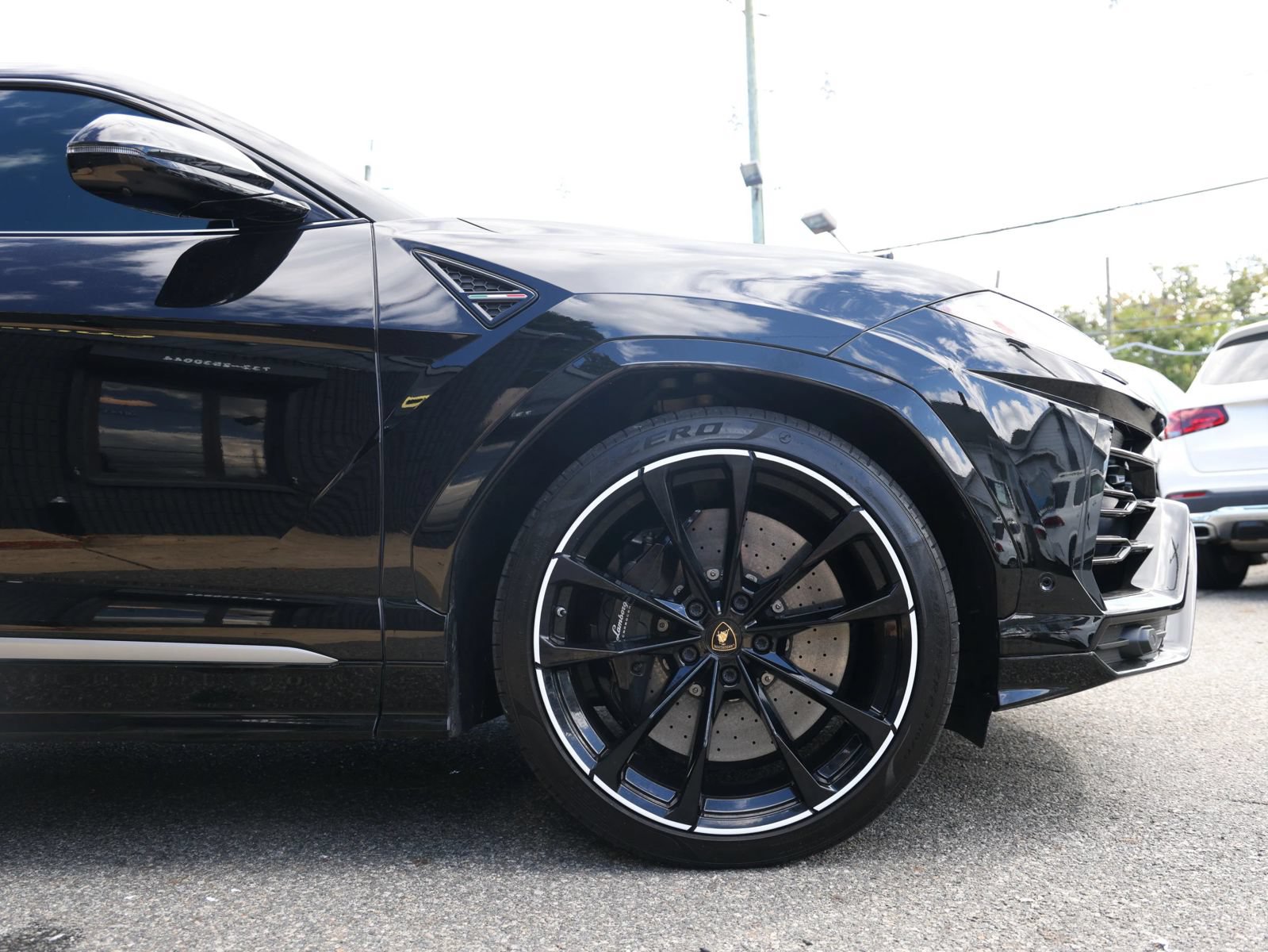 Used 2021 Lamborghini Urus AWD/4WD image 4