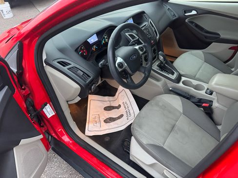 Used 2013 Ford Focus SE image 9