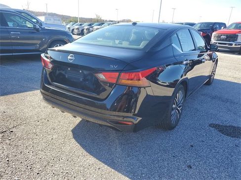 Used 2024 Nissan Altima 2.5 SV image 4