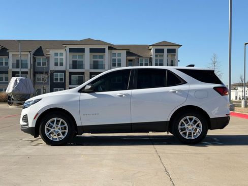 Used 2024 Chevrolet Equinox LS w/ LS Convenience Package image 4