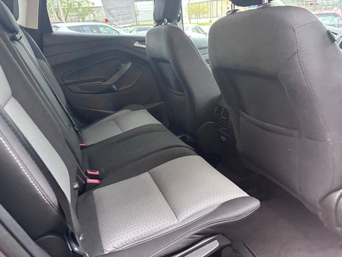 Used 2019 Ford Escape SE image 6