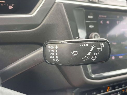 Used 2022 Volkswagen Tiguan SE w/ Panoramic Sunroof Package image 24