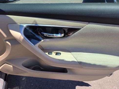 Used 2013 Nissan Altima 2.5 S FWD image 12