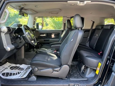 Used 2010 Toyota FJ Cruiser 4WD w/ Upgrade Pkg 2 image 12