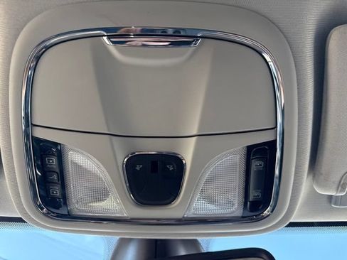 Used 2019 Jeep Cherokee Limited AWD/4WD image 30
