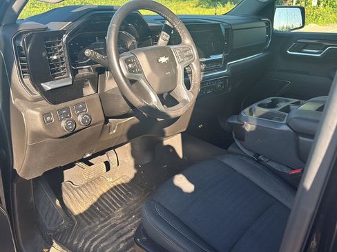 Used 2022 Chevrolet Silverado 1500 LT AWD/4WD image 11