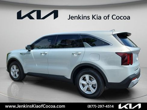 New 2026 Kia Sorento LX FWD image 8