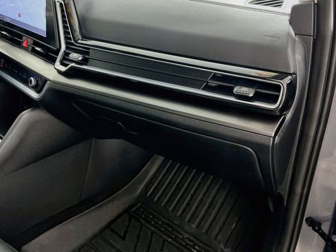 Used 2024 Kia Sportage EX FWD image 32