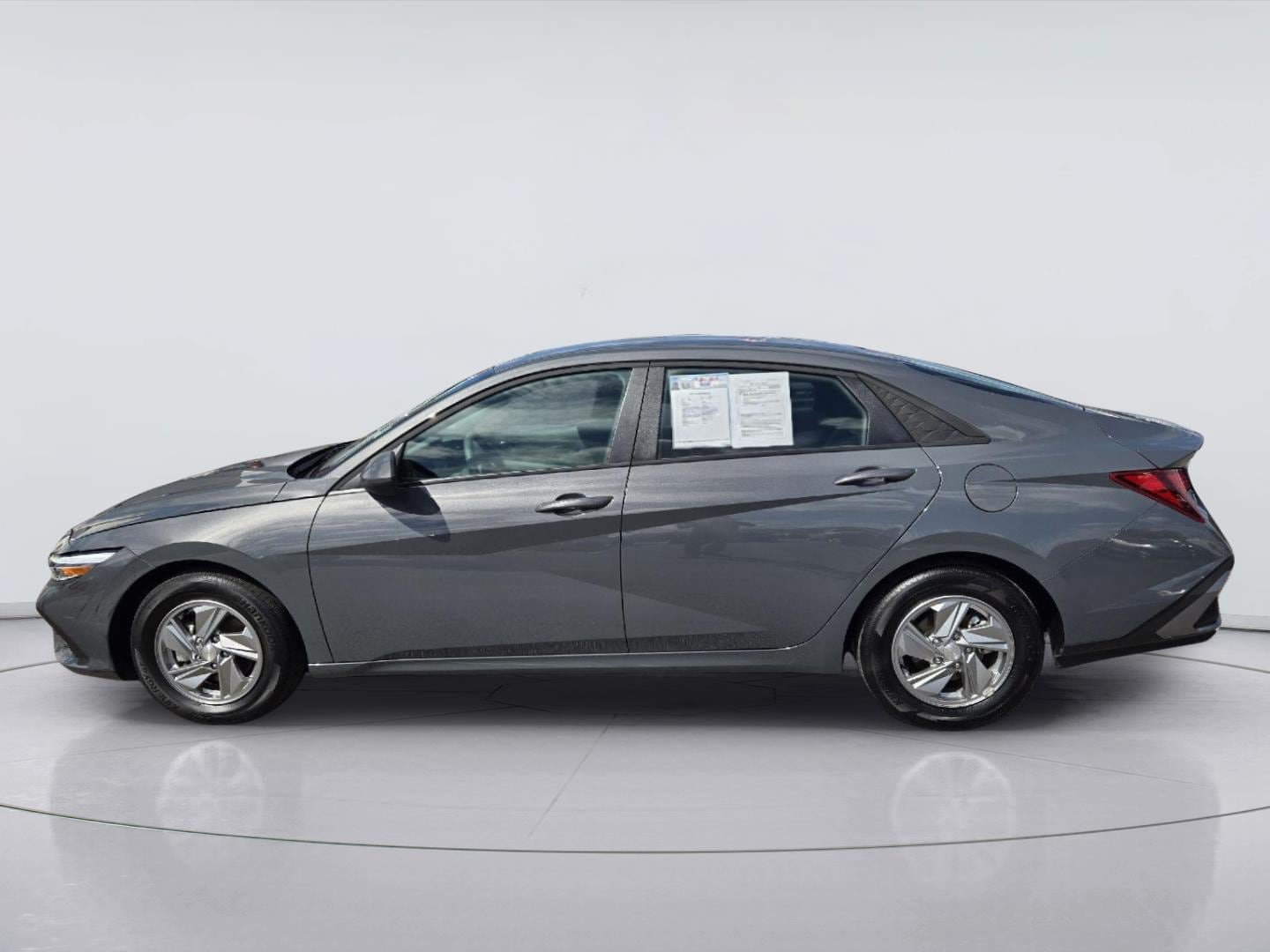 Used 2026 Hyundai Elantra SE w/ Cargo Package FWD image 5