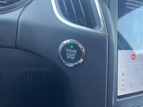 Used 2024 Ford Edge Titanium image 25