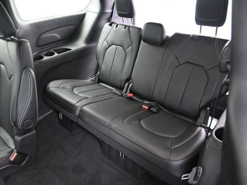 New 2026 Chrysler Pacifica Select image 21