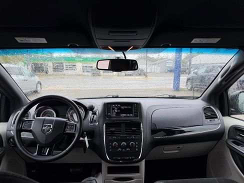Used 2016 Dodge Grand Caravan SE FWD image 23