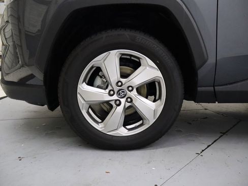 Used 2020 Toyota RAV4 Limited image 12